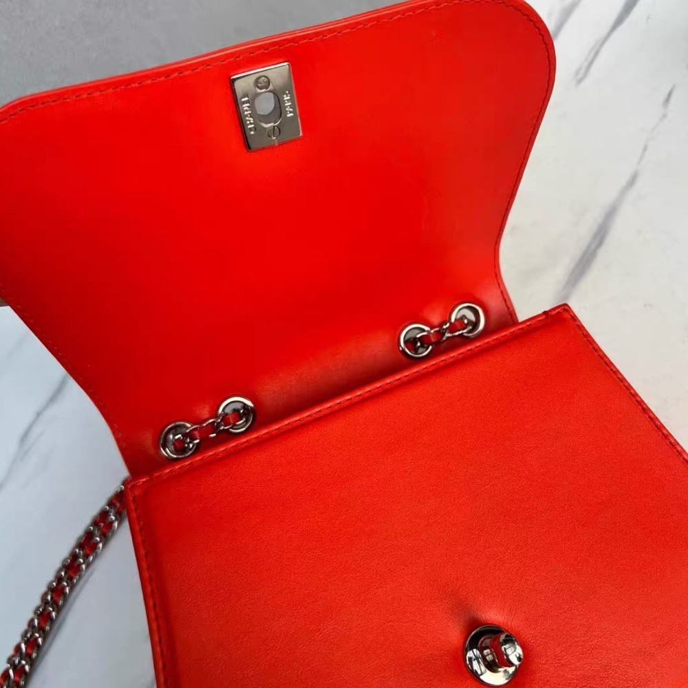 Chanel Vibrant Red Crossbody Bag with Chain - Picture 5 of 7